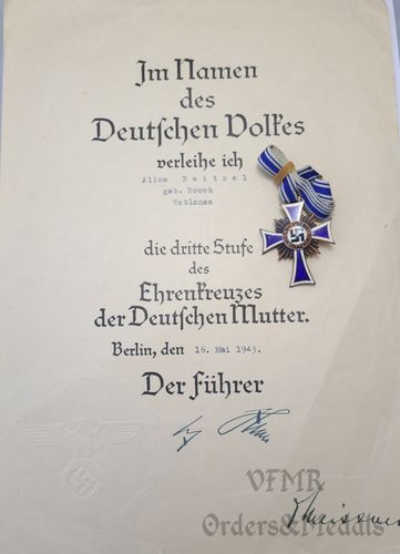 Ehrenkreuz der Deutschen Mutter in Bronze mit Urkunde